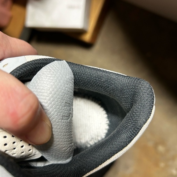 ON Cloudsurfer Glacier/Black Womens 10.5 Grey Black White Preowned - Picture 13 of 15